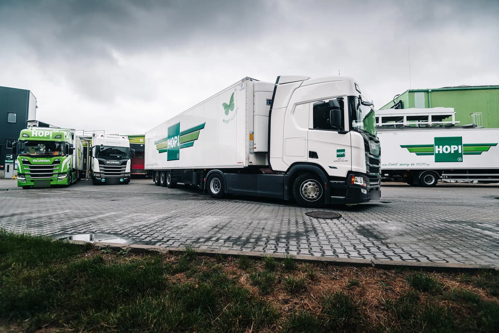 HOPI Logistics refrigerated trailer with refrigeration unit on a Scania tractor